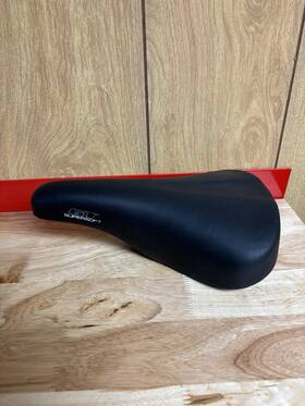 2296 Gt Bicycles Vintage Supersoft Bmx Seat Viscount #2296 Saddle Rare