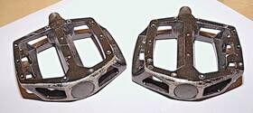 Haro Lu-313j Bmx Mtb Bike Pedals 9/16 Inch Large Platform With Scrapes Spins Smooth