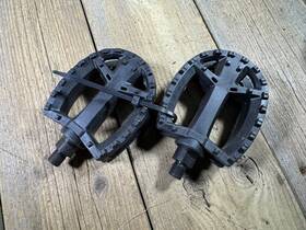 Vp-767 Hung Kuang Old School Bmx Pedals Black Plastic 1/2 Threads Nos