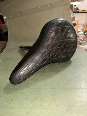 15057 Mesinger 70 S Vintage Mens Tour Saddle Seat Diamond Pattern Black Rubber Cover