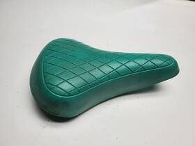 R-2-19b Persons Vtg Old School Bmx Diamond Pattern Vinyl Padded Bicycle Seat Huffy Murray Sears