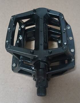 U-313 Red Line Mid-school Redline Pedals 9/16