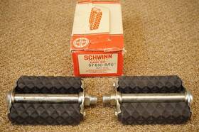 57510 Schwinn Nos 9/16 Inch Approved Large Diamond Waffle Block Style Pedals