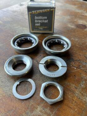 Schwinn 94-300 Nos Vintage Bottom Bracket Opc 28tpi Cruiser Bmx