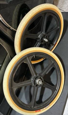 Skyway Tuff2 Black 20 Inch Bmx Mags With White Panaracer Tires