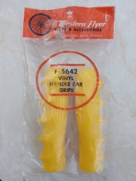 F-5642 Western Flyer Nos Vintage 70s Yellow Muscle Bike Grips Sealed