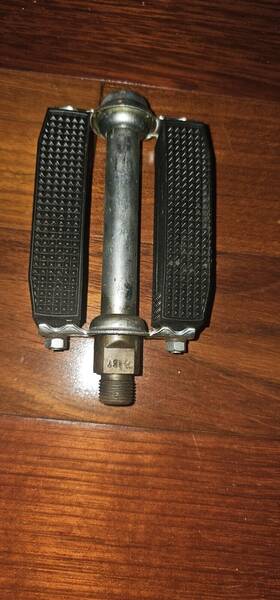 J60-27851-00-00 Yamaha Vintage 1974 Moto Bike Pedal - Left Only