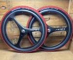 Vintage 26 Spin Carbon Fiber Composite Mountain Bike Wheel Set Tri-spoke. Fixed Price $849.95.