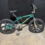 Dyno Air 2000 Gt Mags Freestyle Bike Metallic Green Rare Y2K Bmx Vintage. Fixed Price $640.00.