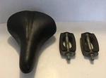 Vintage Schwin Hl 2603 Bicycle Seat Hsiang Li Ind. Plus Pair Of Bow Pedals Ger.. Fixed Price $18.00.